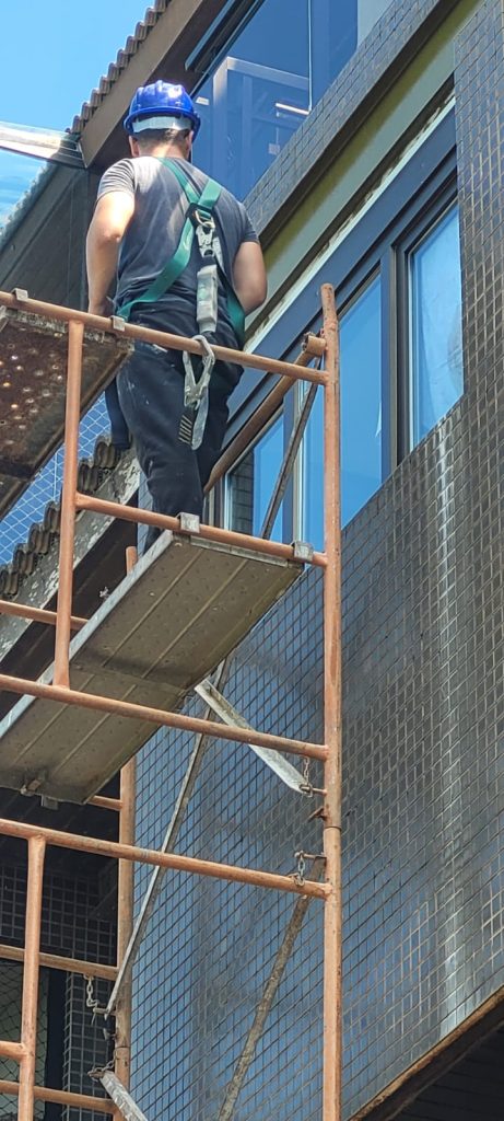Detalhe de obra em altura